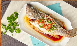 大师说菜:清蒸鱼好吃的几个关键点 家常菜清蒸鱼的做法 让蒸鱼没腥味的小技巧