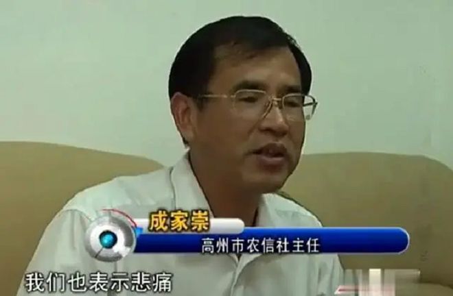 广东老人病重取钱，银行要求亲自来取，儿子将其抬进银行后猝死