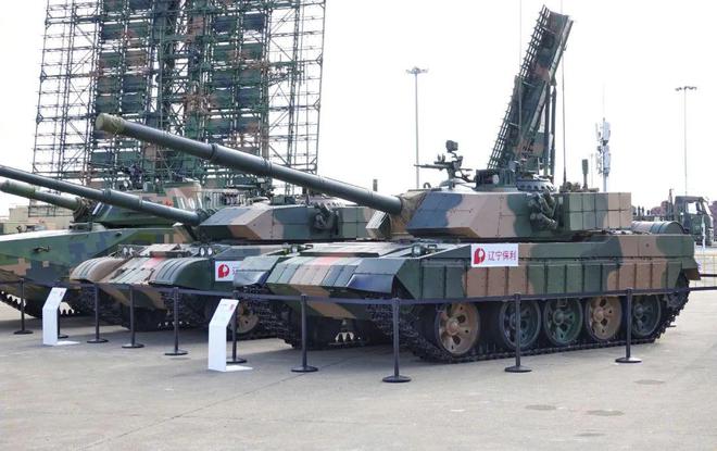 中国又出新坦克！T-72车体顶着VT-4炮塔，包头街头“缝合怪”在憋什么大招？