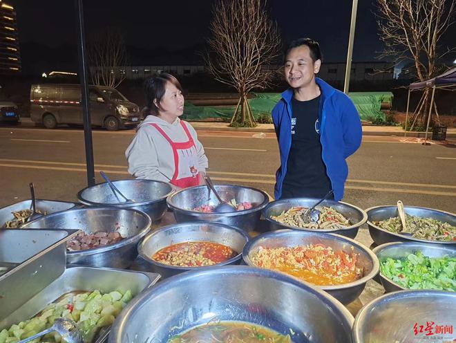 红星深度丨大学生吃火的工地餐：“网红效应”消退，一场热闹之后重归平静