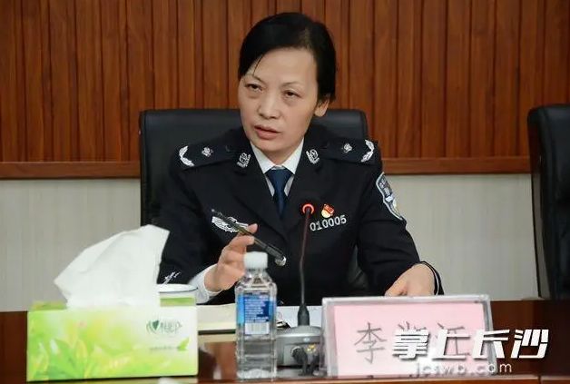 去美国赌博的市委原书记出镜忏悔！和秦光荣向力力有交集，与妻子、妹妹一同被查