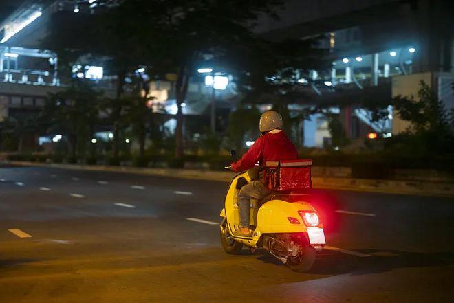 夜班骑手心梗倒地后｜深度报道 骑手猝死